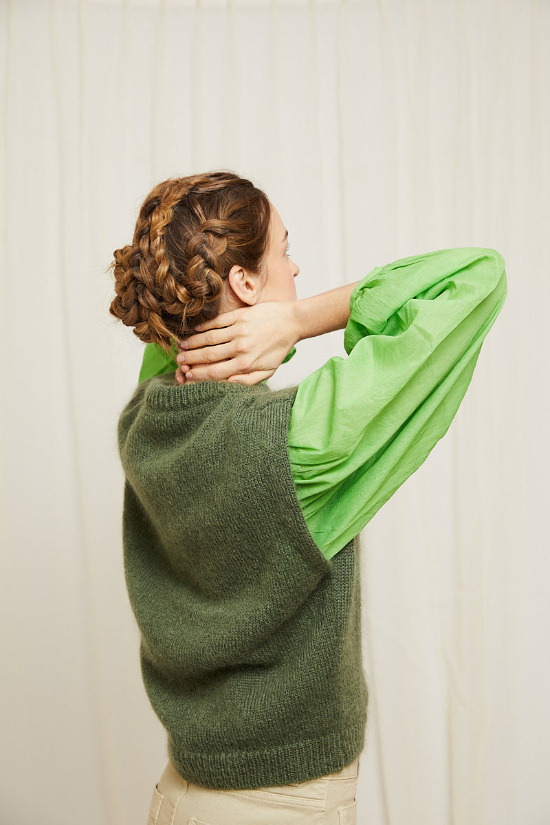 Green on sale sleeveless jumper